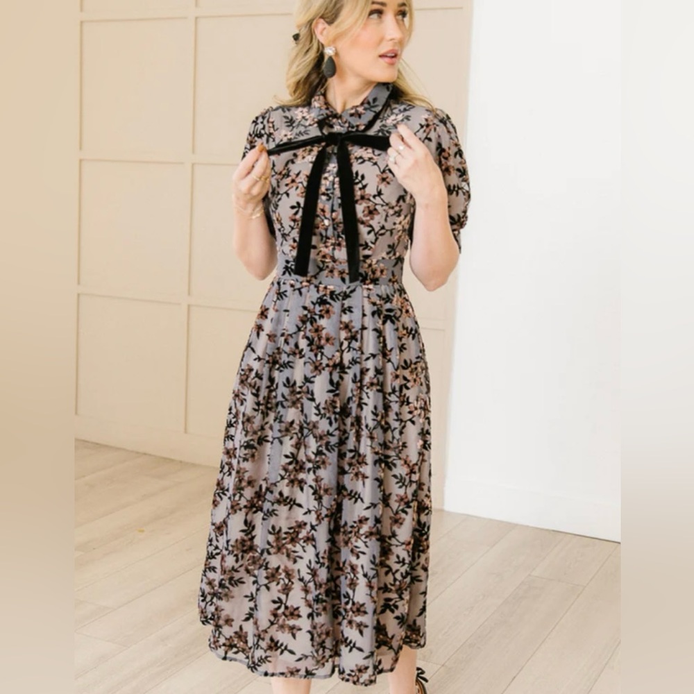 Ivy City Co - Delaney Dress in Black. Size Large